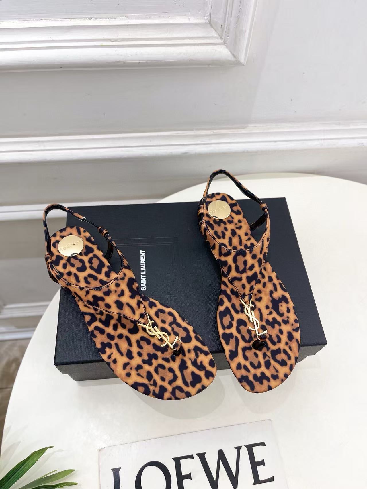 YSLの高品質ヒョウ柄ビーチサンダル【50％割引+送料無料】