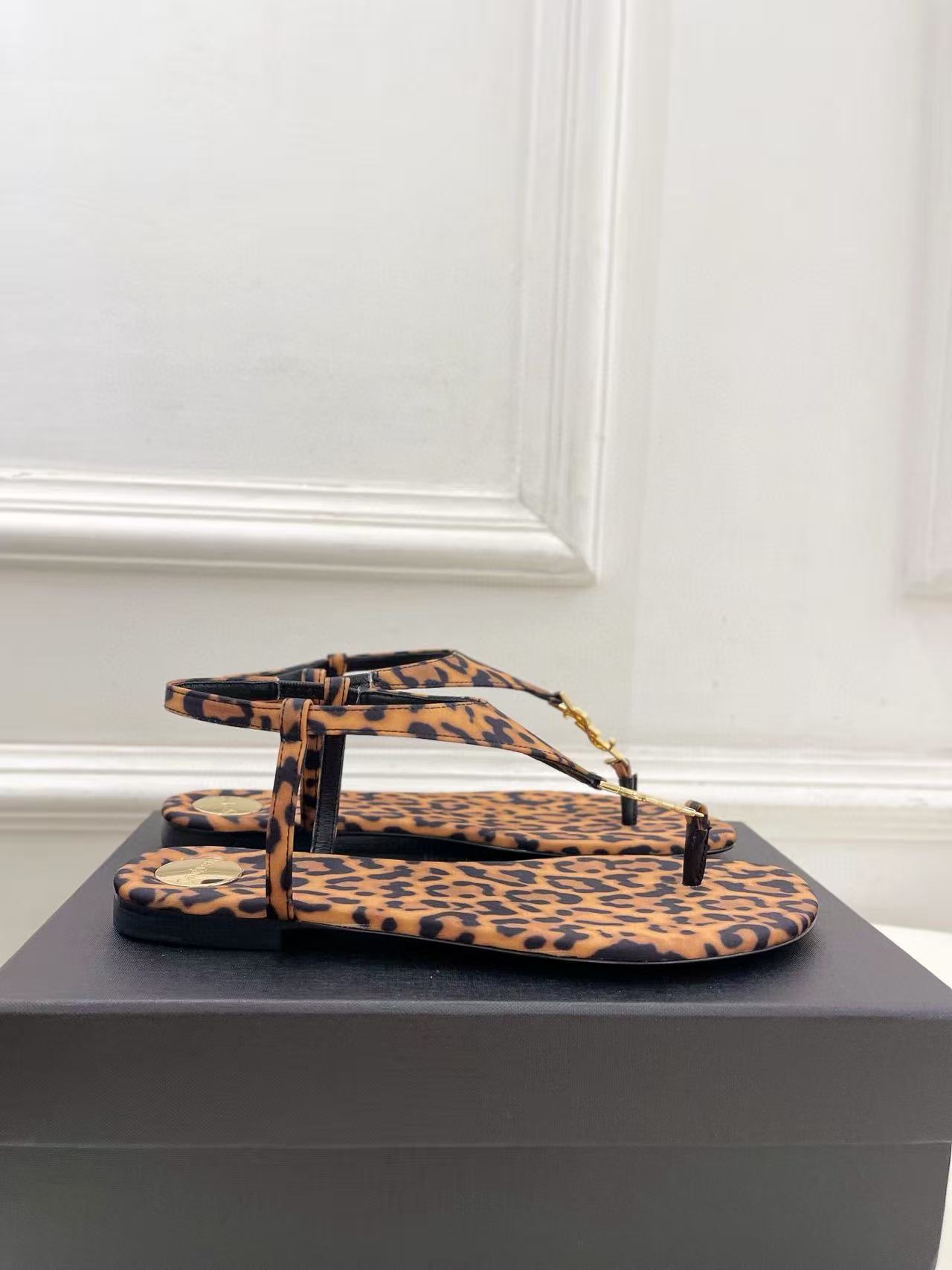 YSLの高品質ヒョウ柄ビーチサンダル【50％割引+送料無料】