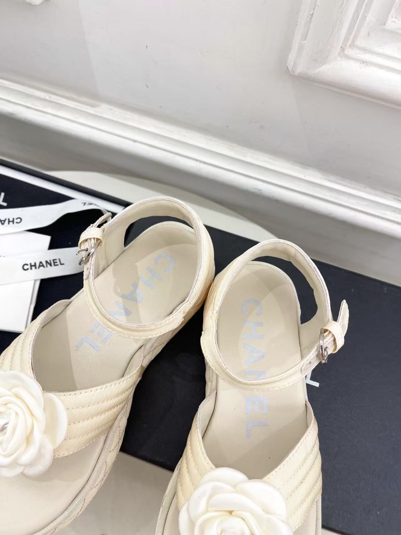 CHANE1 高品質カメリアプラットフォームサンダル【50％割引+送料無料】