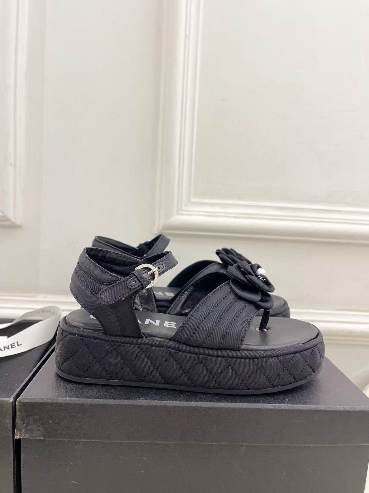 CHANE1 高品質カメリアプラットフォームサンダル【50％割引+送料無料】