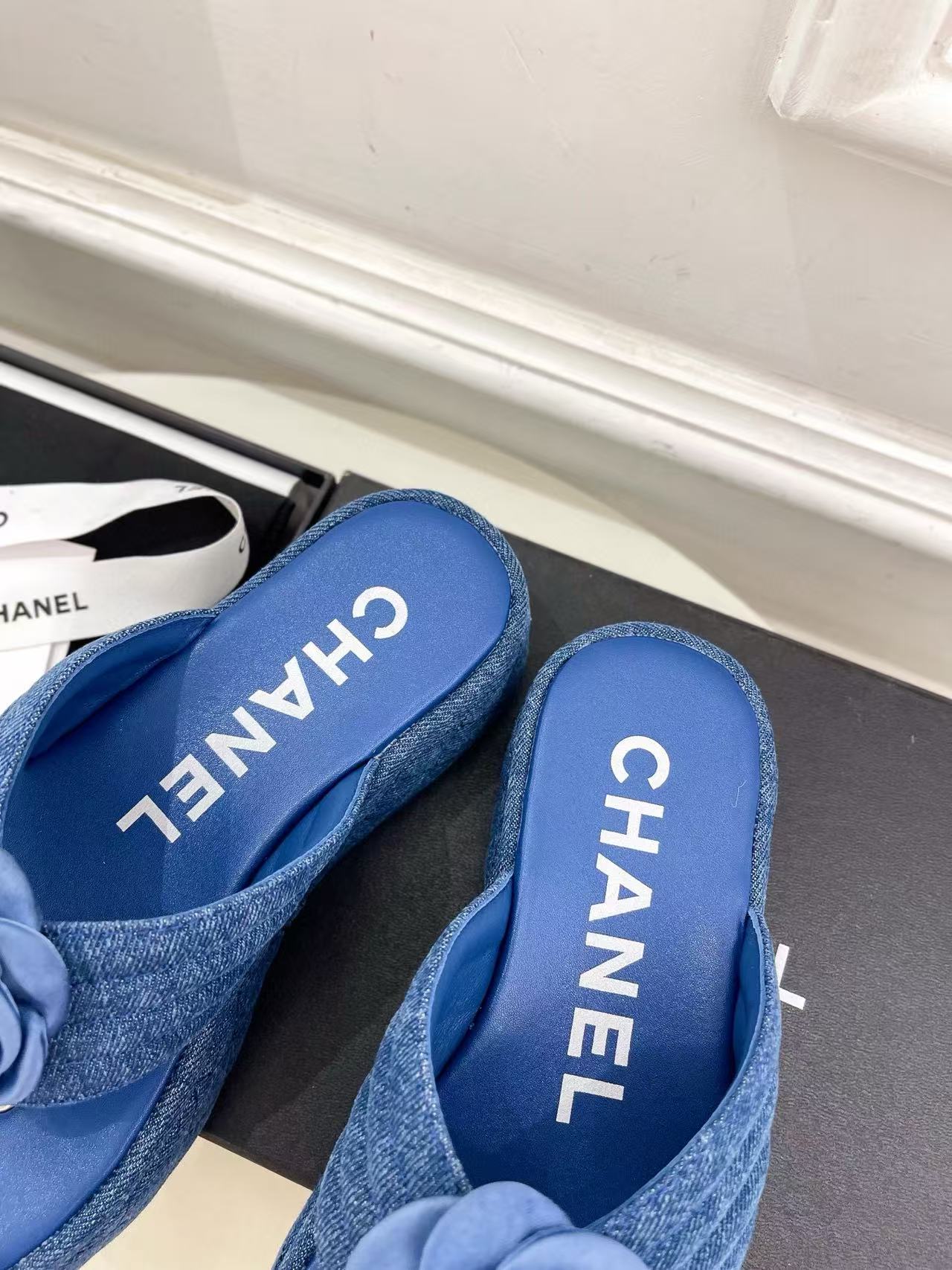 CHANE1 高品質カメリアプラットフォームスリッパ【50％割引+送料無料】