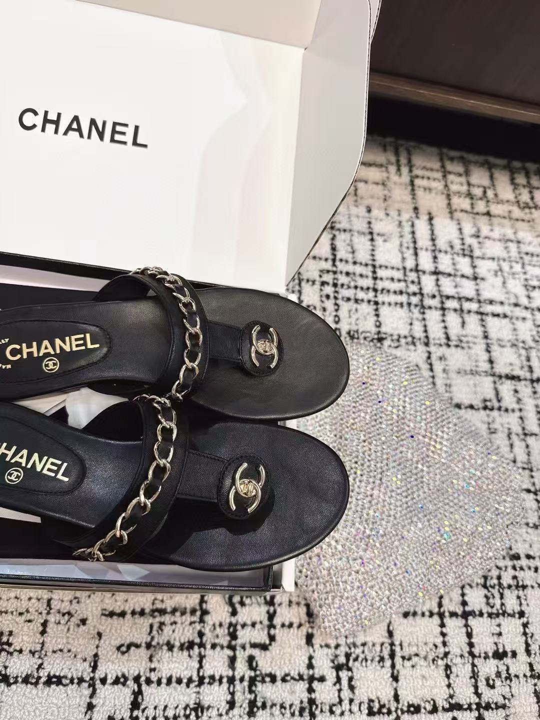 CHANE1 高品質チェーンレザースリッパ【50％割引+送料無料】