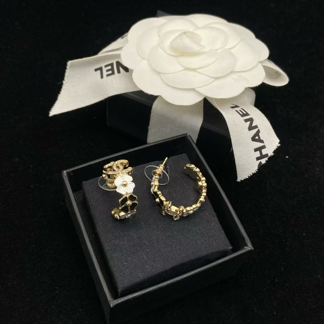 CHANE1 ブラック＆ホワイトエナメルイヤーフック【 50％割引+送料無料】