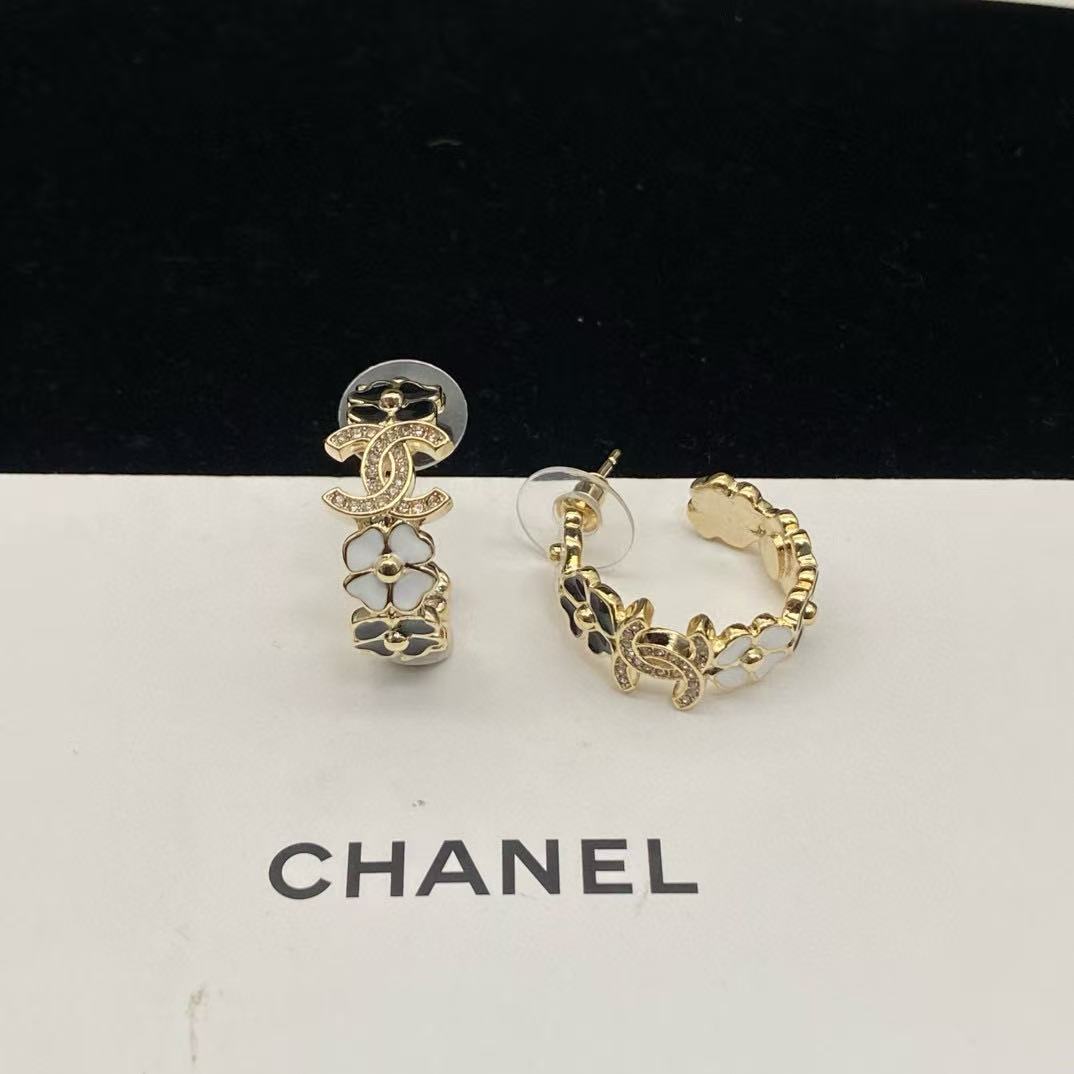 CHANE1 ブラック＆ホワイトエナメルイヤーフック【 50％割引+送料無料】