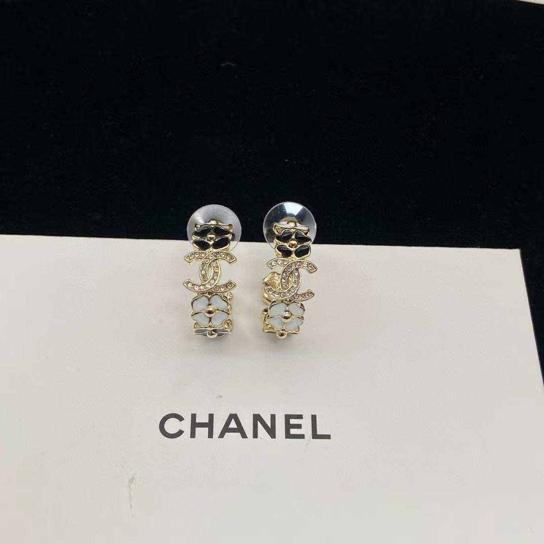 CHANE1 ブラック＆ホワイトエナメルイヤーフック【 50％割引+送料無料】