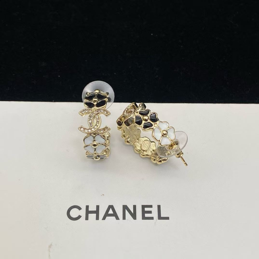 CHANE1 ブラック＆ホワイトエナメルイヤーフック【 50％割引+送料無料】