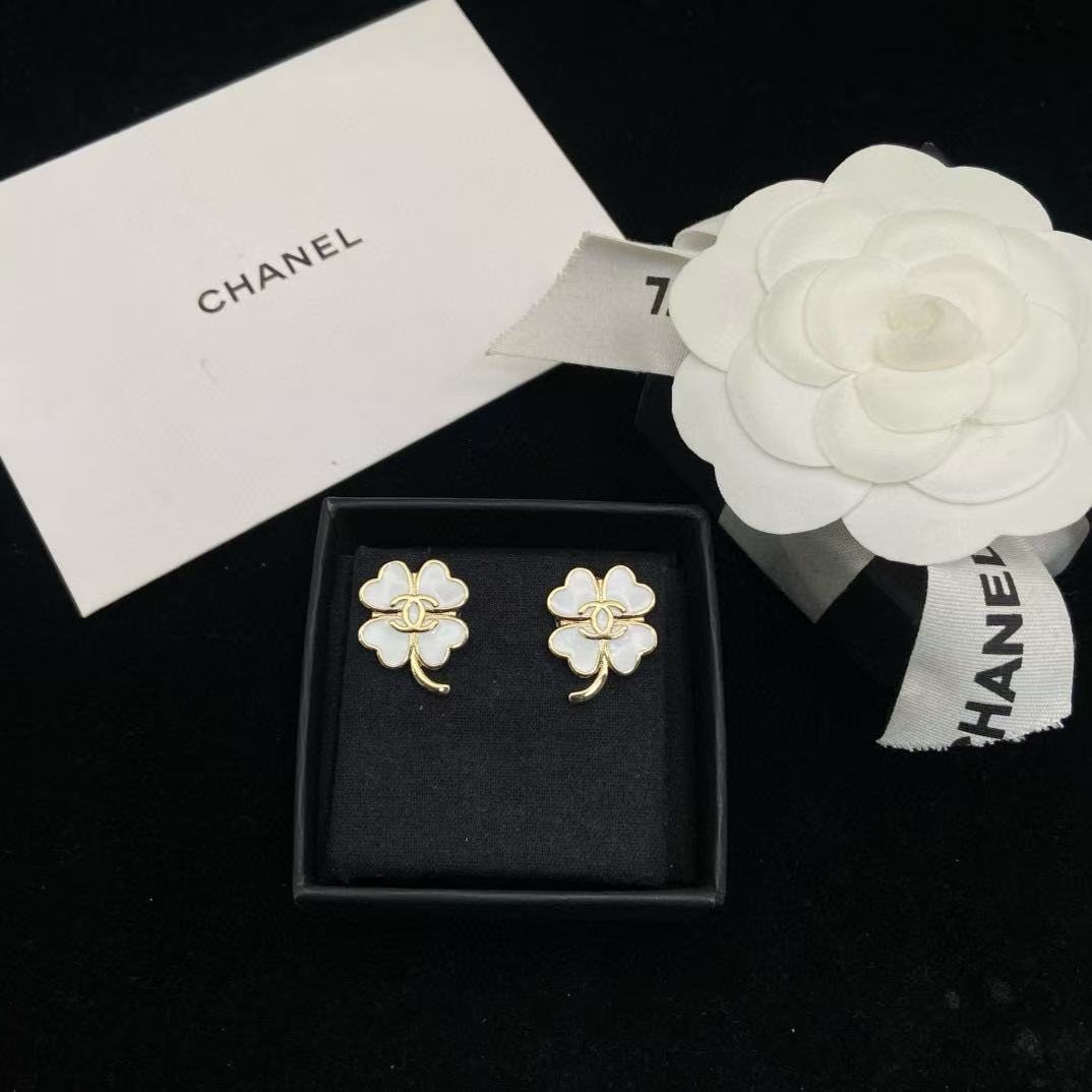 CHANE1 四つ葉のクローバー ダブルC イヤリング【 50％割引+送料無料】