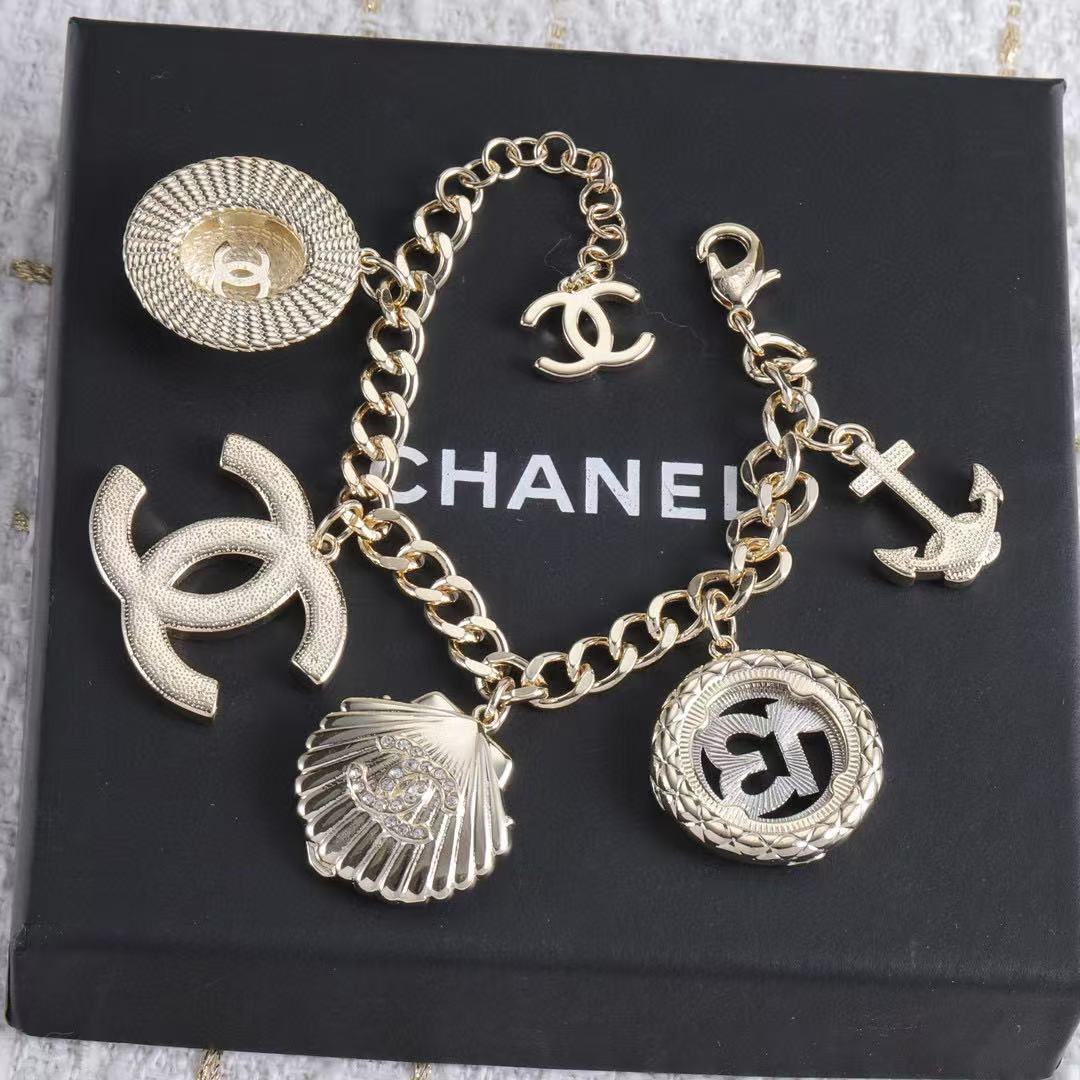 CHANE1 ダブルC パールハットブレスレット【 50％割引+送料無料】