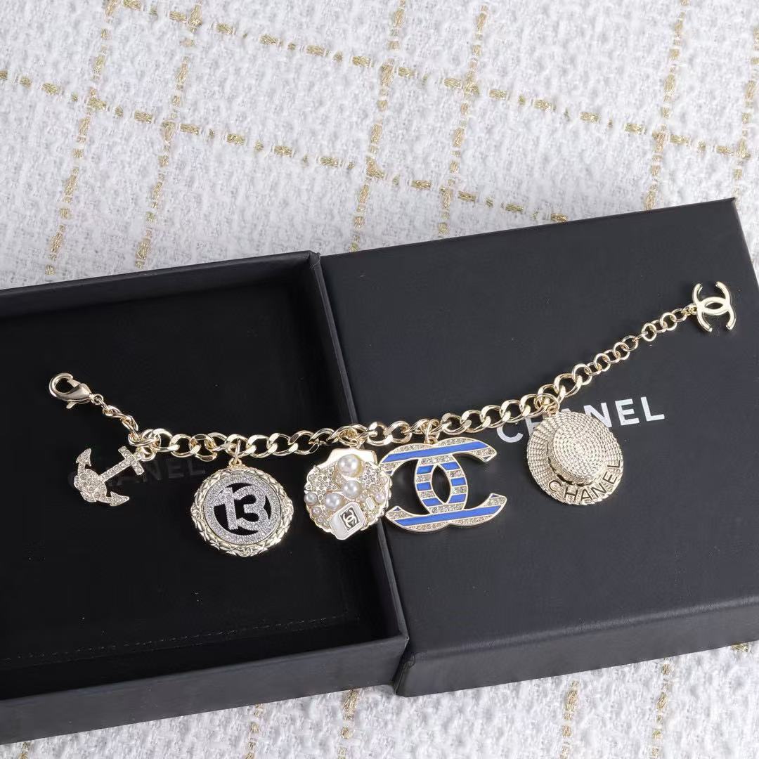 CHANE1 ダブルC パールハットブレスレット【 50％割引+送料無料】