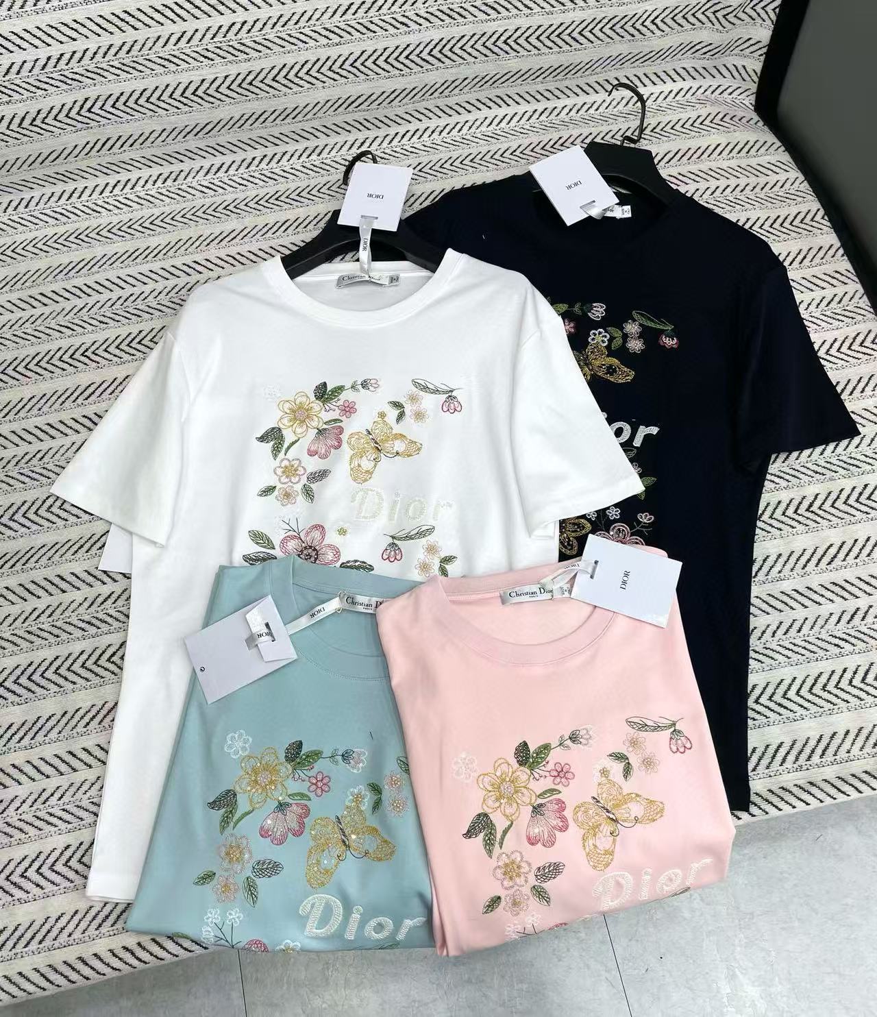 DI0R バタフライ刺繍プリントTシャツ【 50％割引+送料無料】