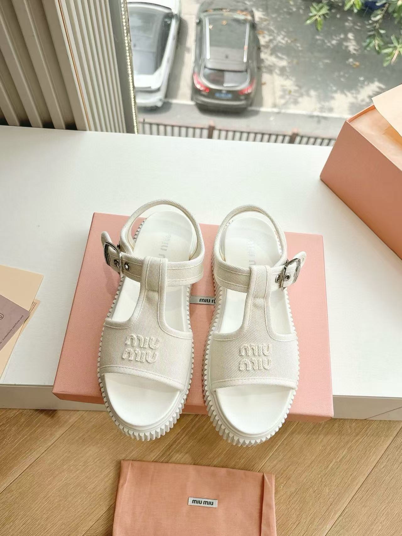 M1UM1U 高品質シンプルレター厚底サンダル【50％割引+送料無料】