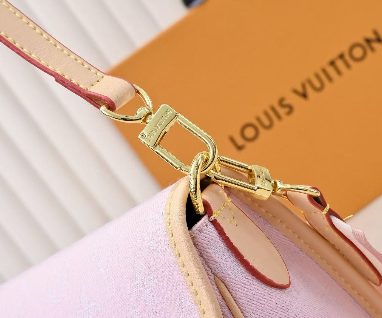 LVピンクのバゲットショルダーバッグ【 50％割引+送料無料】