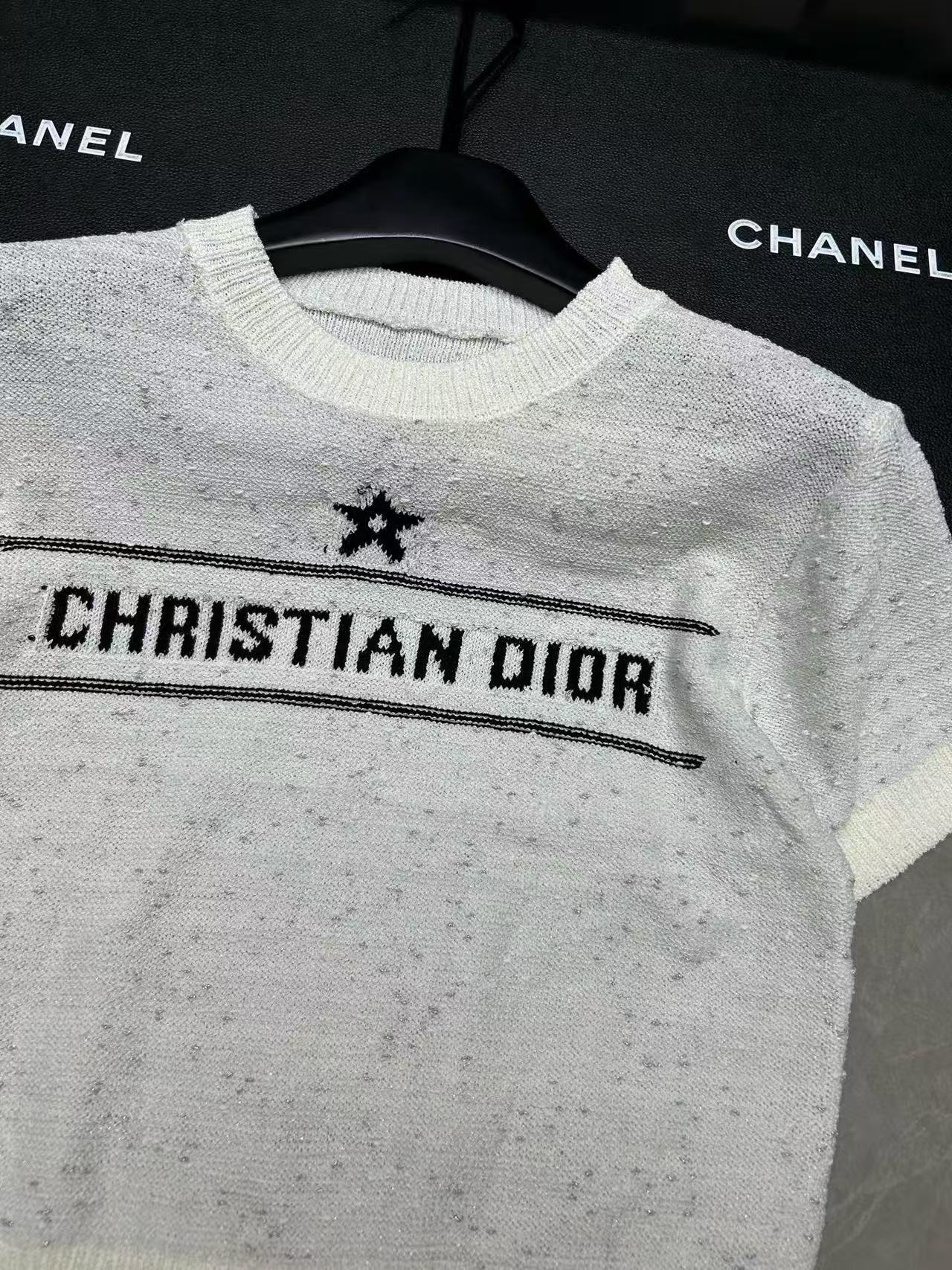 DI0R CDレタリングウールトップ【 50％割引+送料無料】