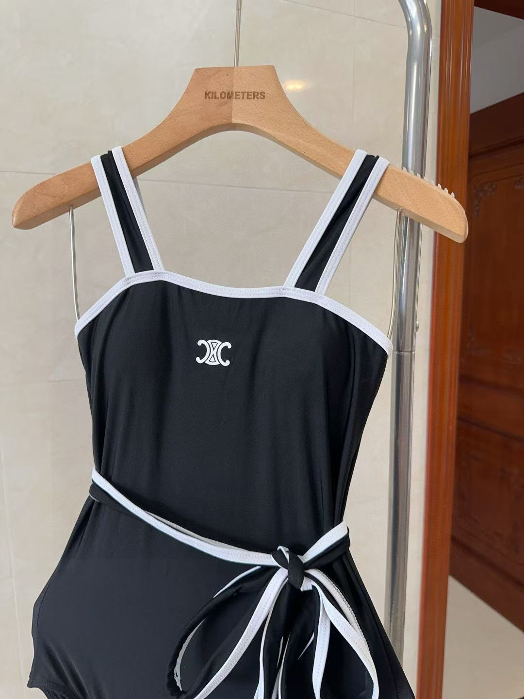 CEL1NEの白黒ワンピース水着【 50％割引+送料無料】