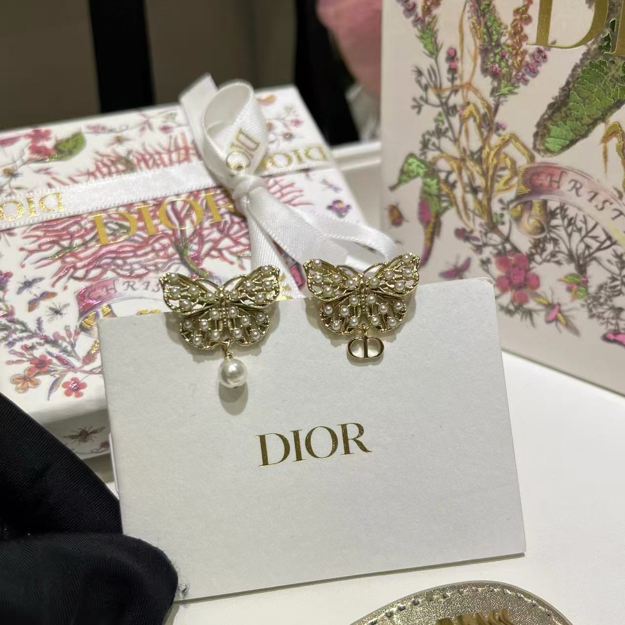 DI0R バタフライパールイヤリング【 50％割引+送料無料】