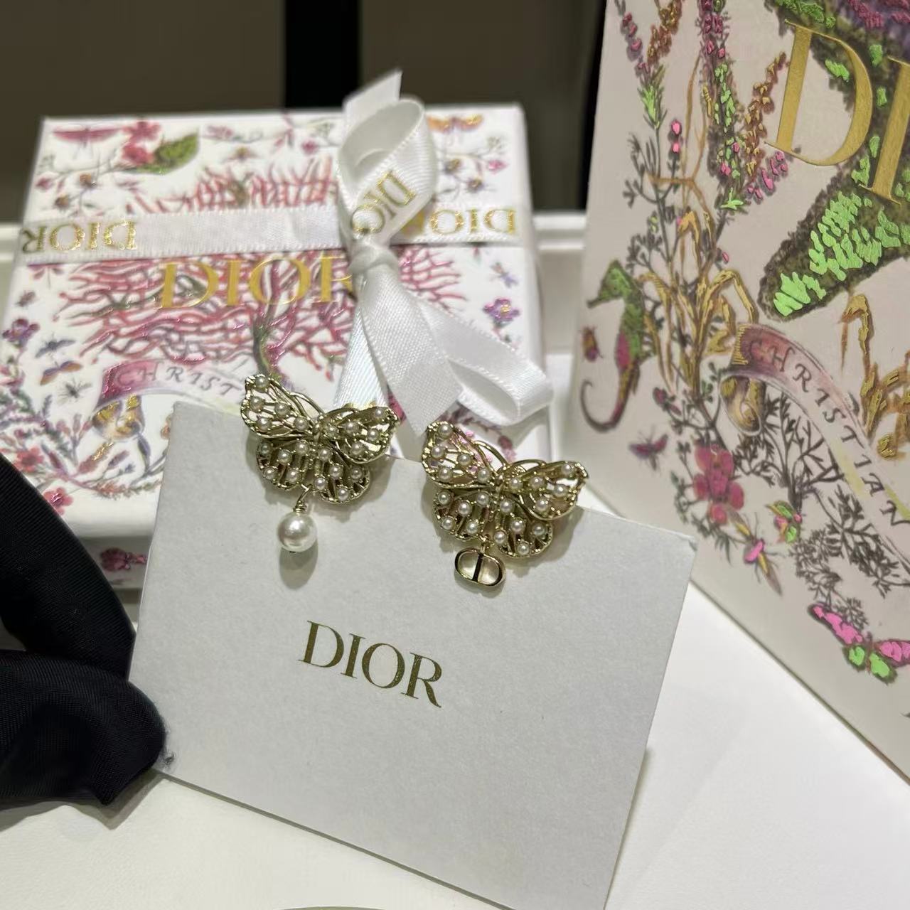 DI0R バタフライパールイヤリング【 50％割引+送料無料】