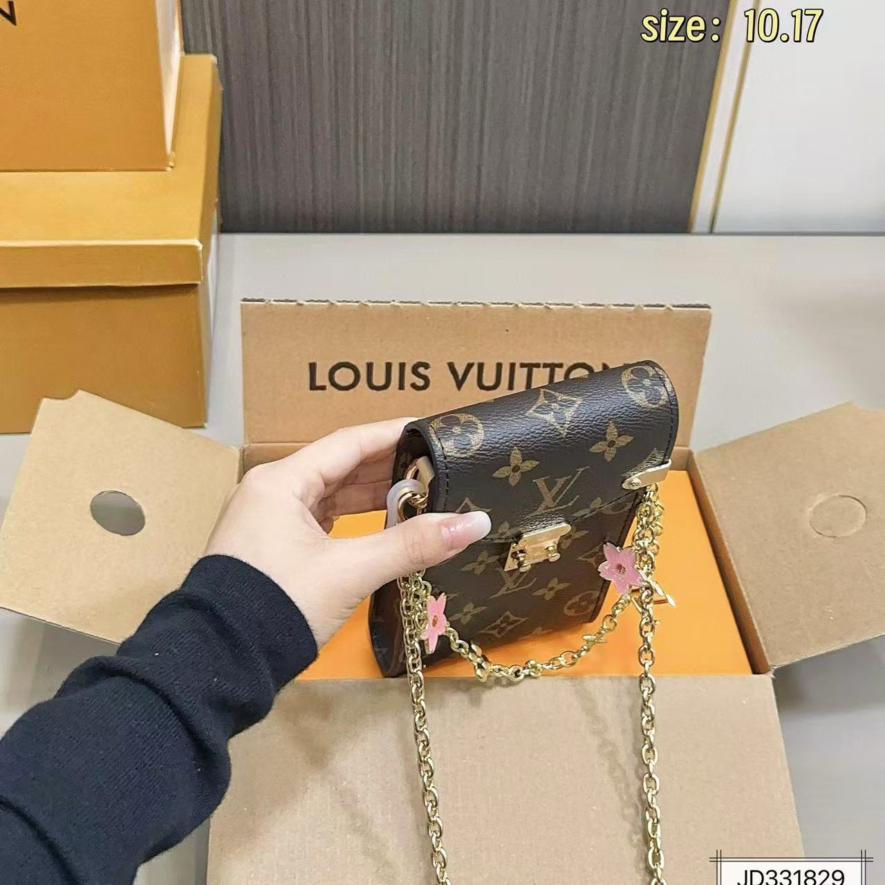 LVチェーン携帯電話バッグ【 50％割引+送料無料】