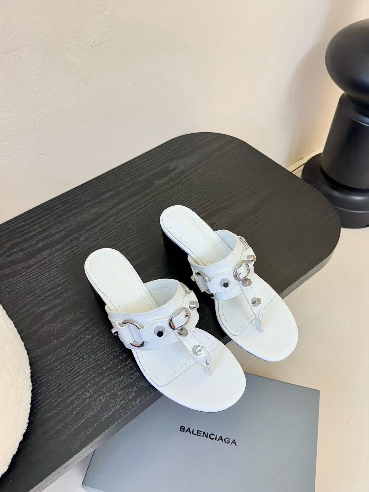 BALENC1AGの高品質ポインテッドハイヒールサンダル【50％割引+送料無料】