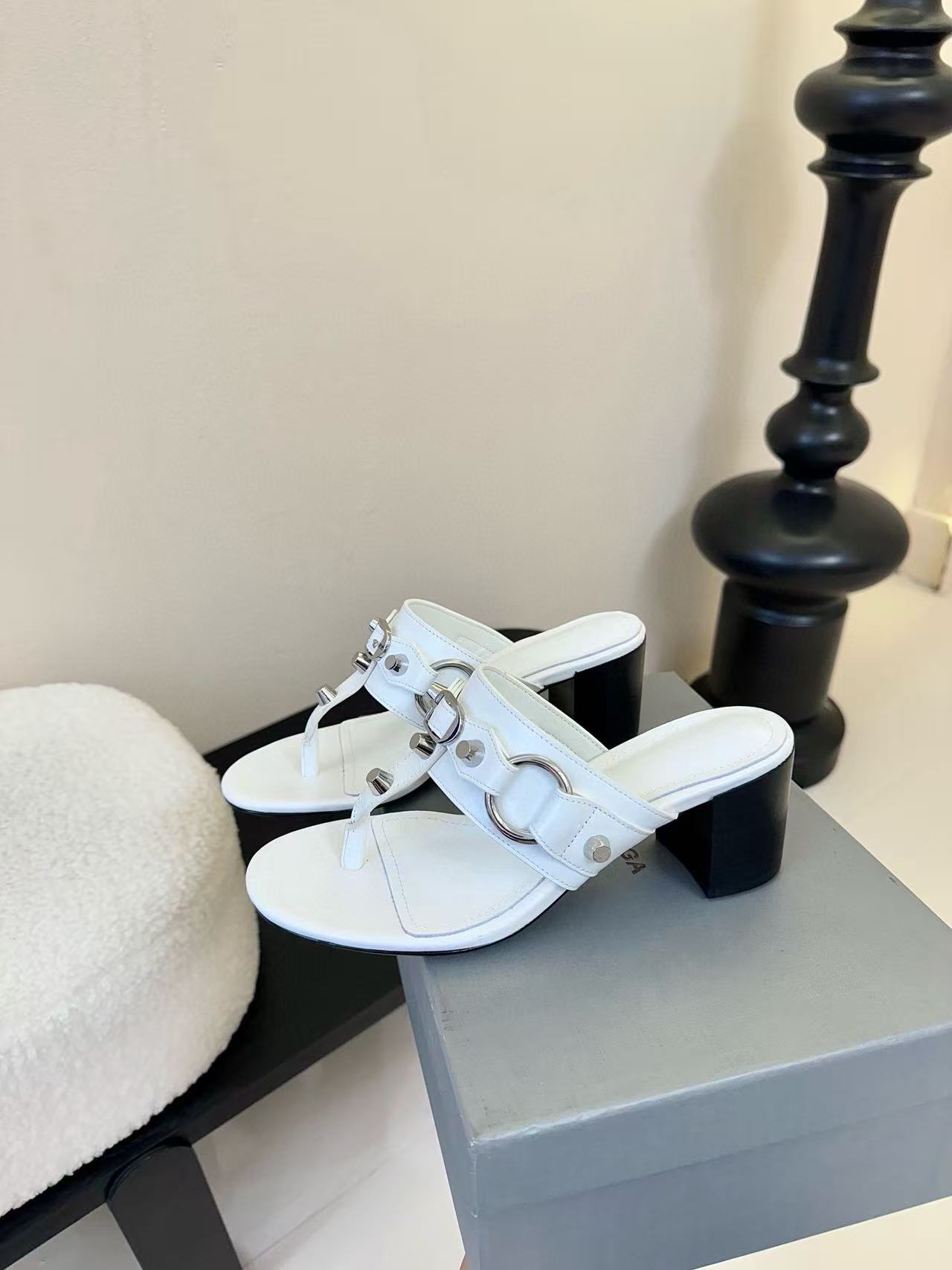 BALENC1AGの高品質ポインテッドハイヒールサンダル【50％割引+送料無料】