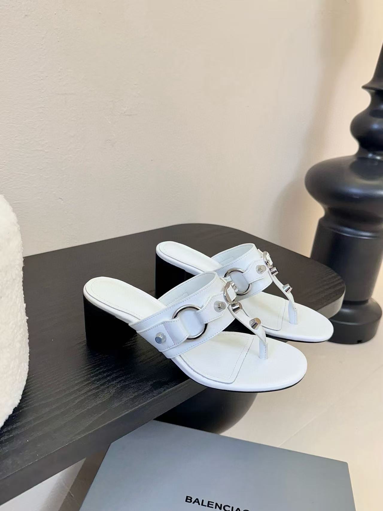 BALENC1AGの高品質ポインテッドハイヒールサンダル【50％割引+送料無料】