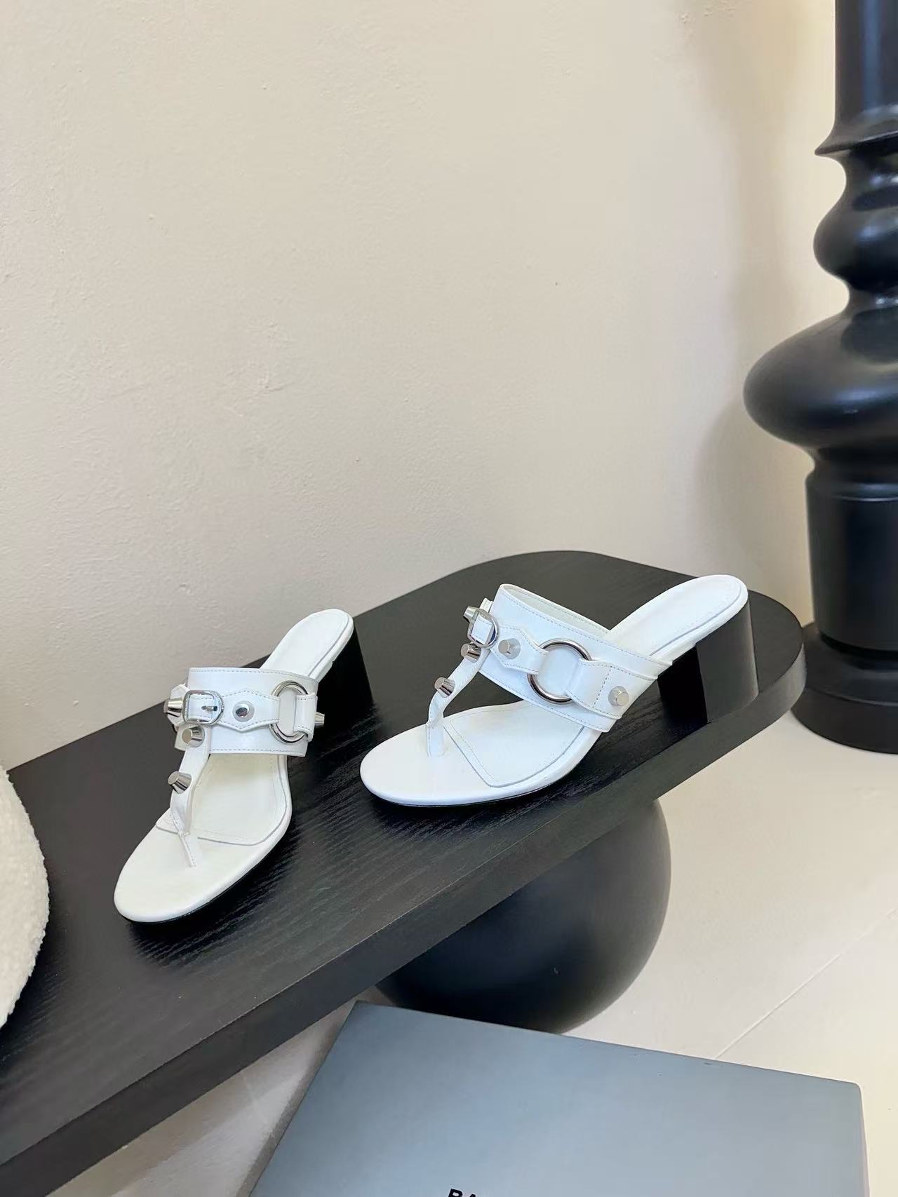 BALENC1AGの高品質ポインテッドハイヒールサンダル【50％割引+送料無料】