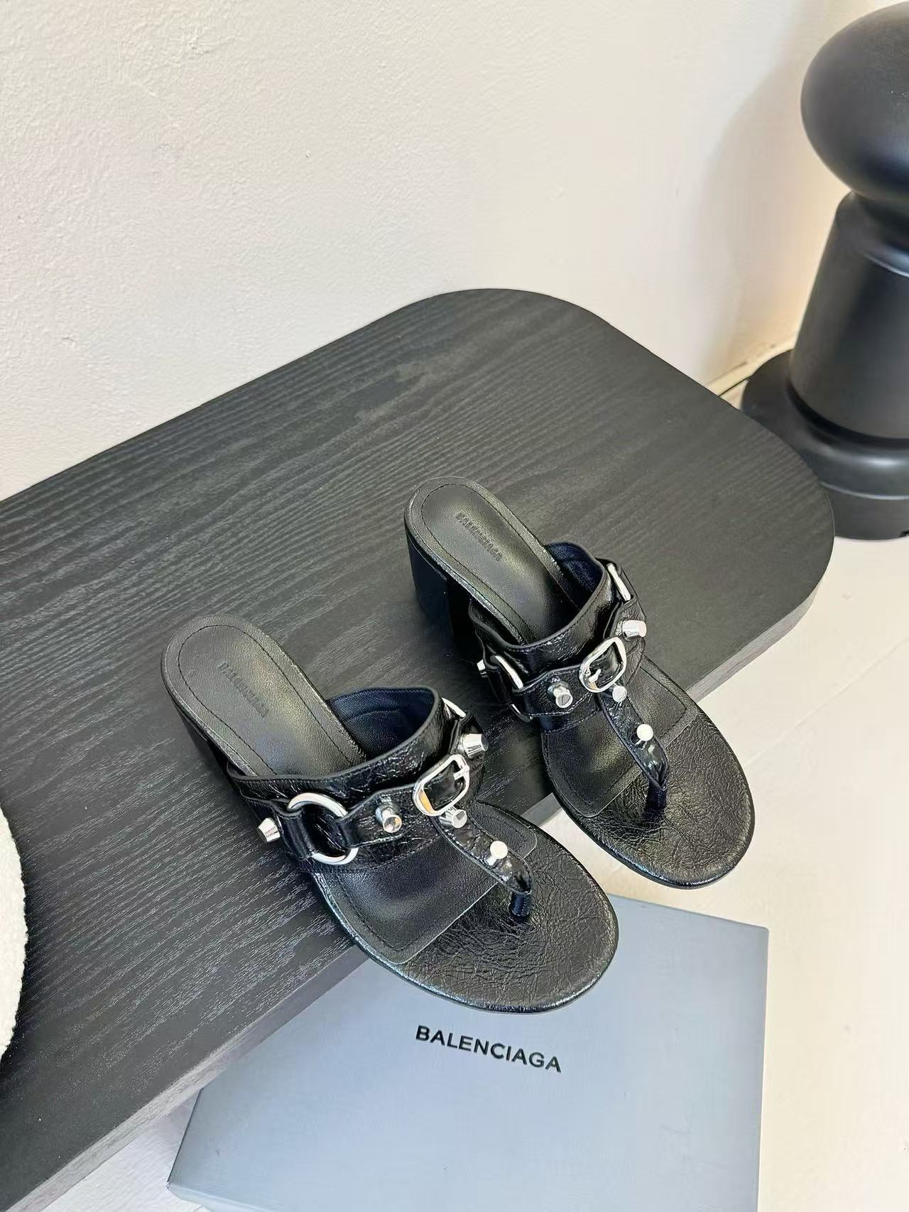 BALENC1AGの高品質ポインテッドハイヒールサンダル【50％割引+送料無料】