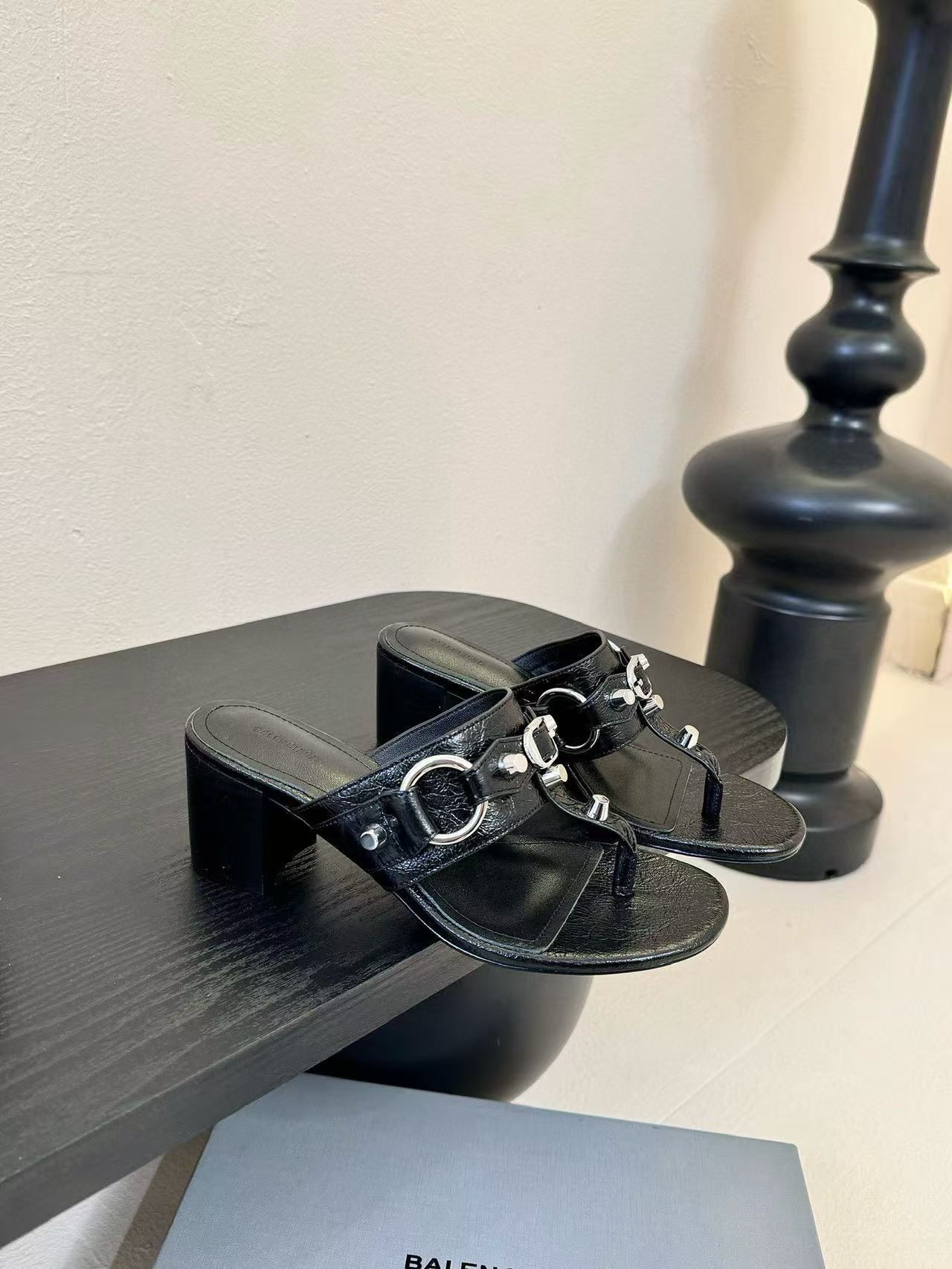 BALENC1AGの高品質ポインテッドハイヒールサンダル【50％割引+送料無料】