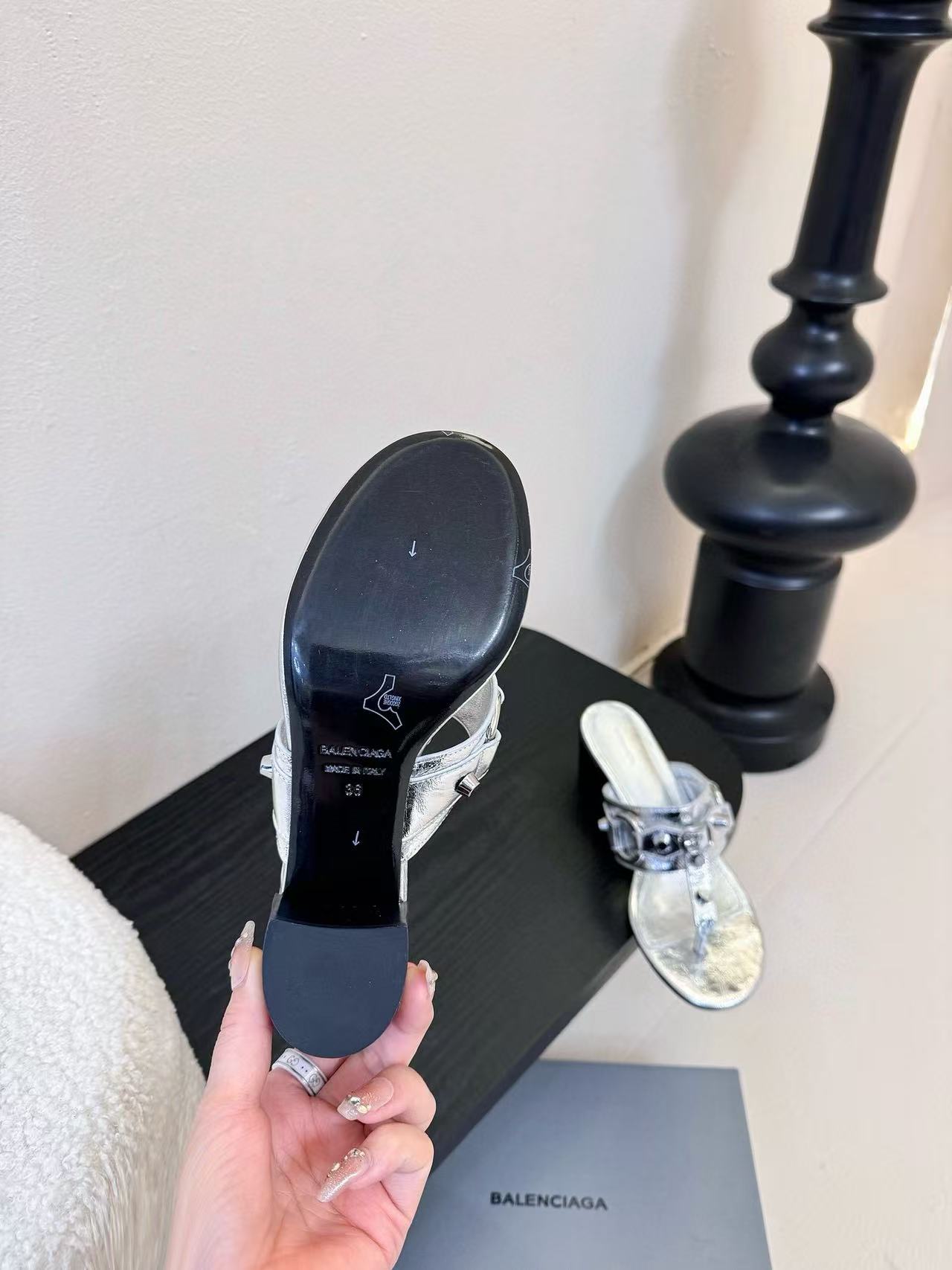 BALENC1AGの高品質ポインテッドハイヒールサンダル【50％割引+送料無料】