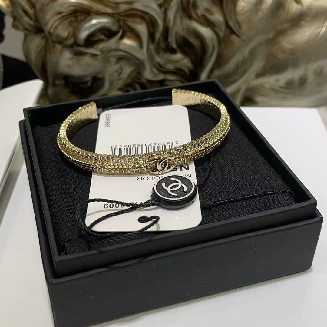 CHANE1 ダブルC織りエンボスブレスレット【 50％割引+送料無料】