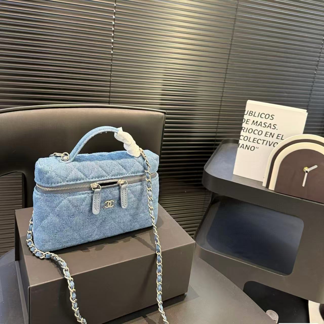 CHANE1 デニムチェーンバッグ【 50％割引+送料無料】