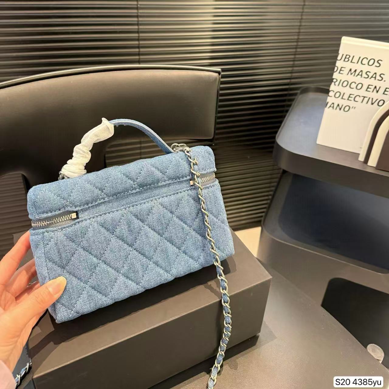 CHANE1 デニムチェーンバッグ【 50％割引+送料無料】