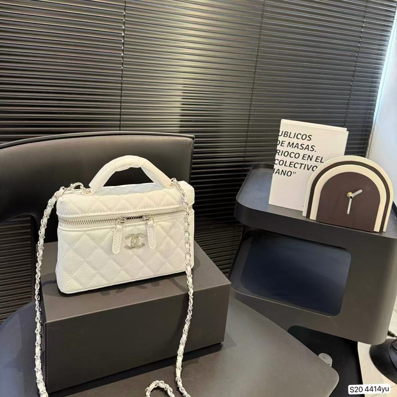 CHANE1 チェーンコスメバッグ【 50％割引+送料無料】