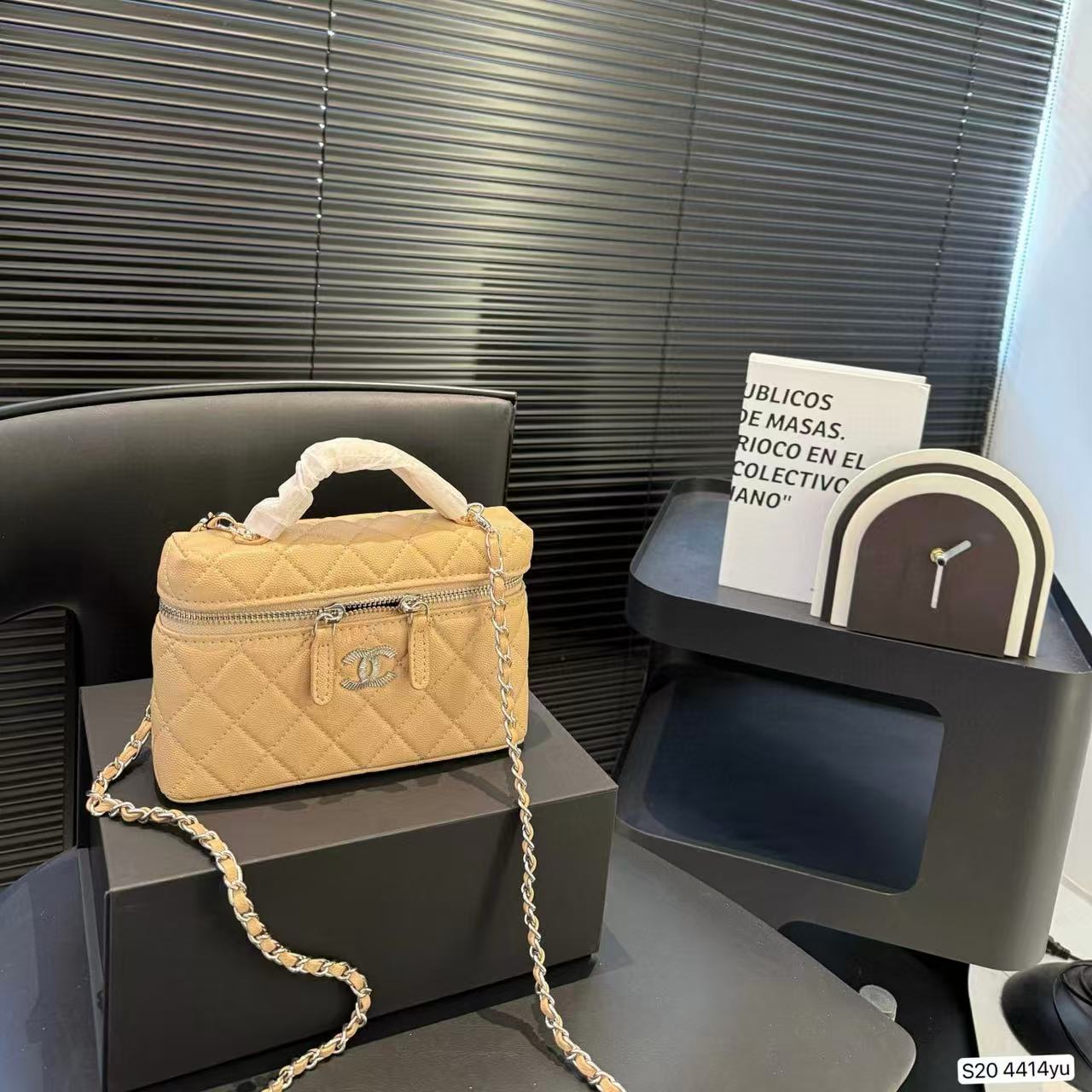 CHANE1 チェーンコスメバッグ【 50％割引+送料無料】