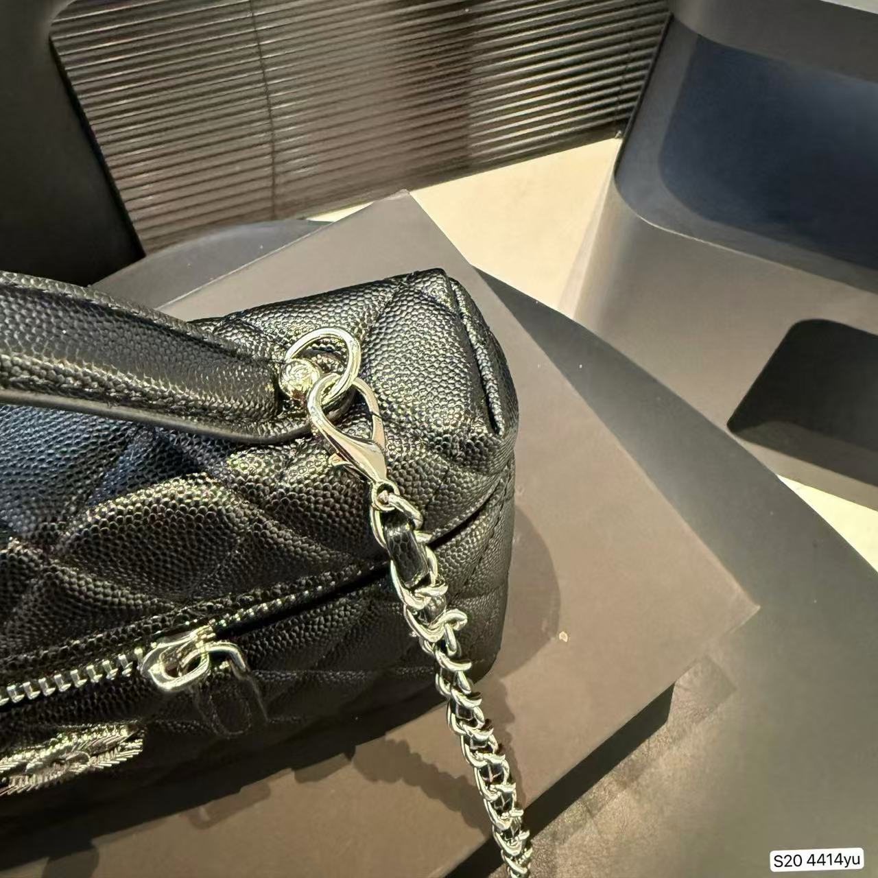 CHANE1 チェーンコスメバッグ【 50％割引+送料無料】