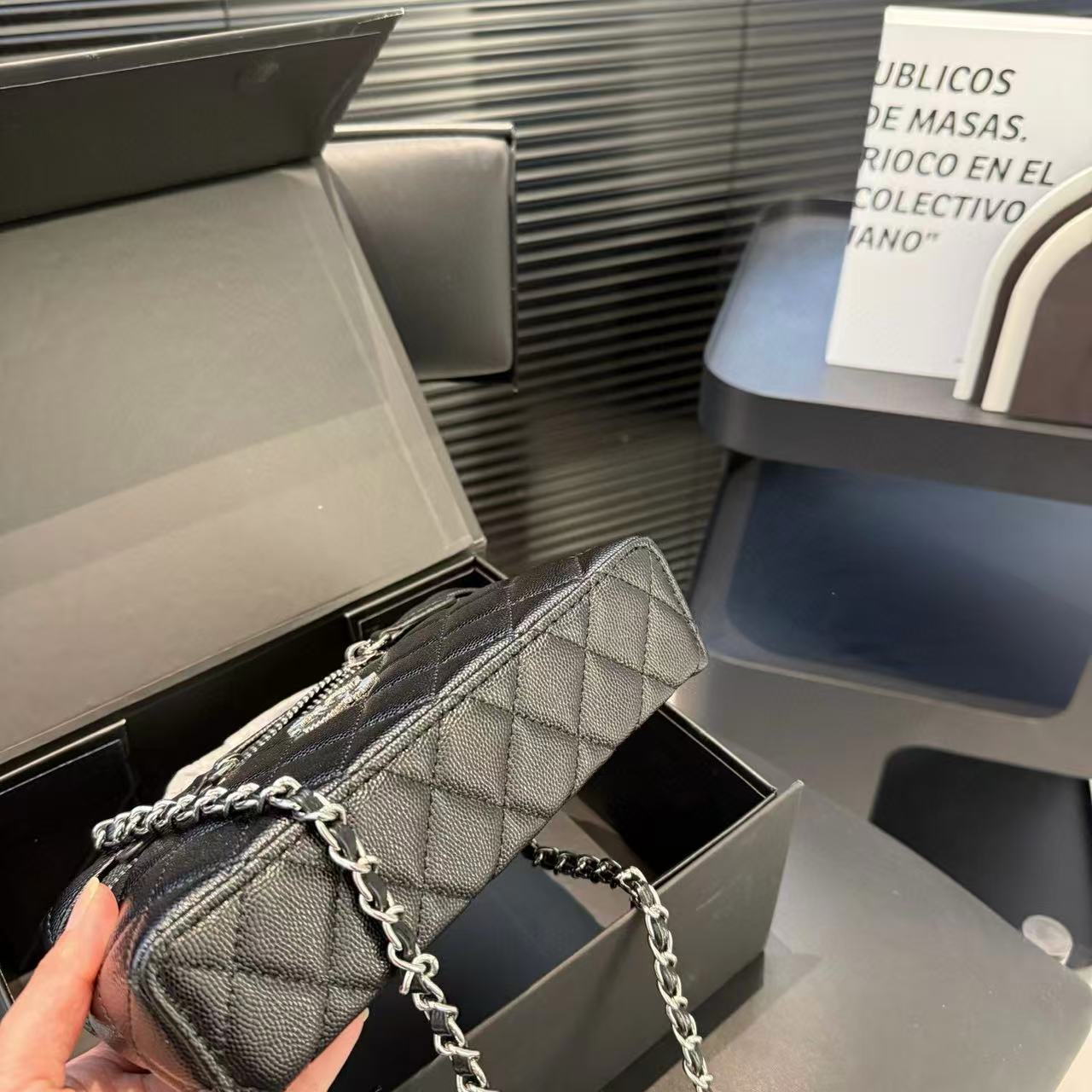 CHANE1 チェーンコスメバッグ【 50％割引+送料無料】