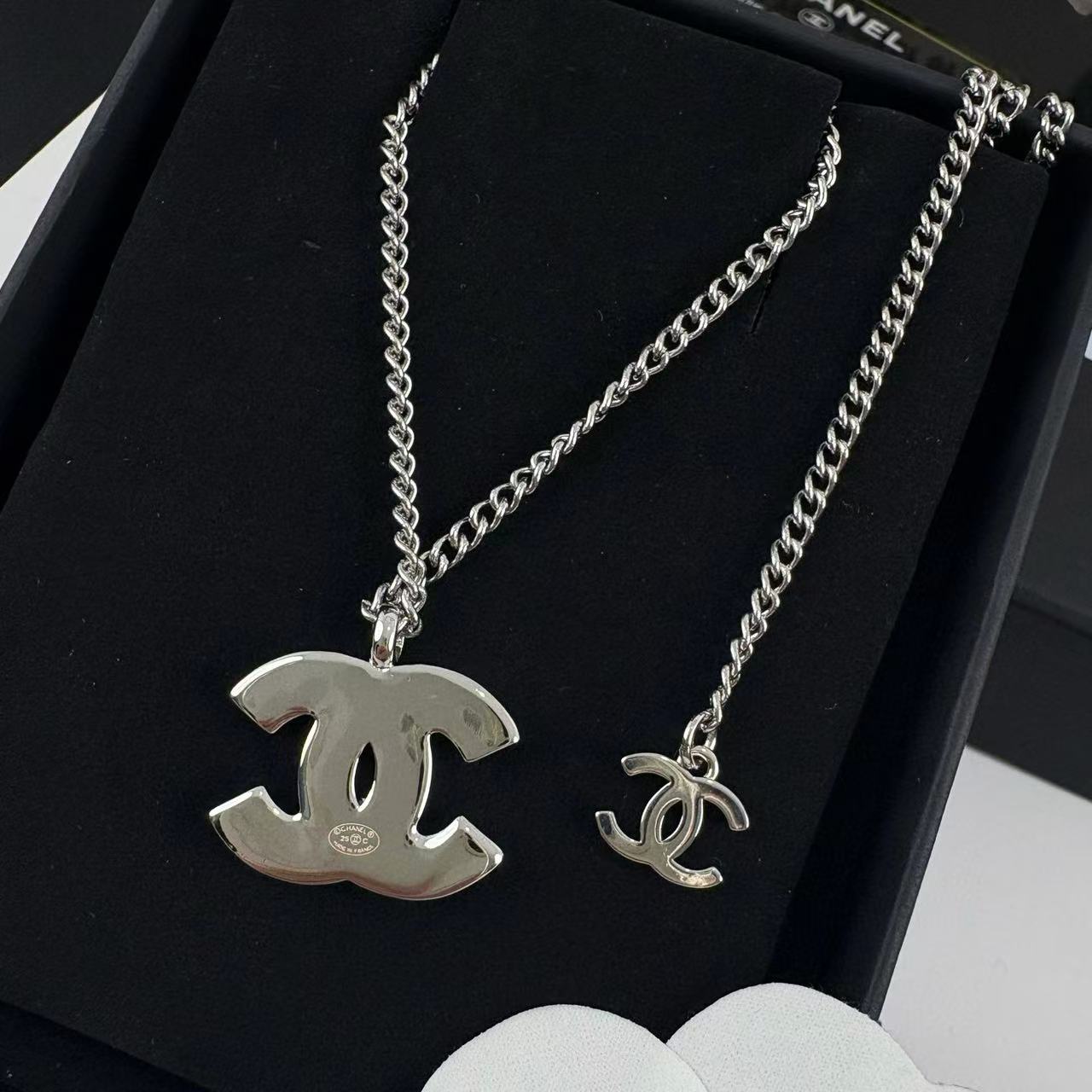 CHANE1 ホワイト ダブルC ネックレス【50％割引+送料無料】