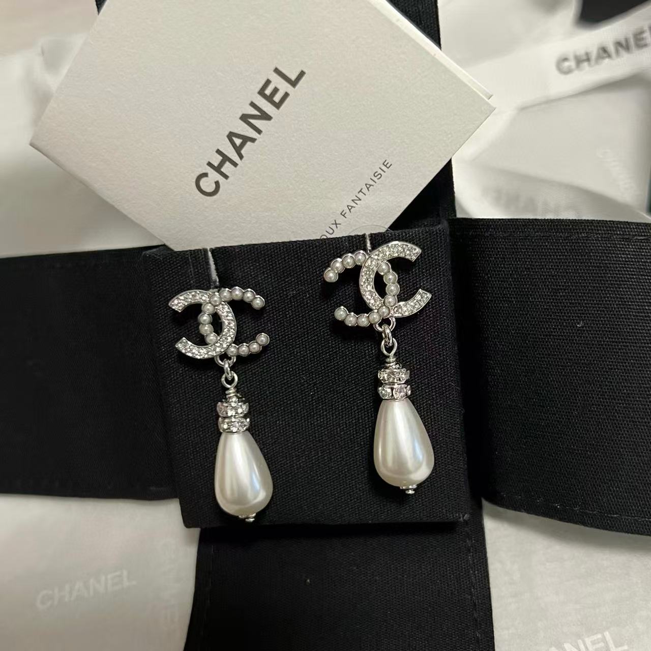 CHANE1 ダブルC ウォータードロップパールイヤリング【50％割引+送料無料】