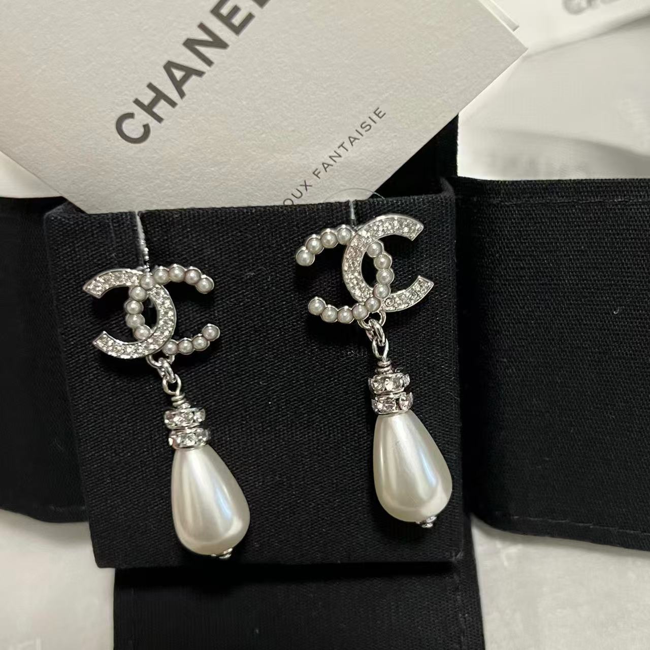 CHANE1 ダブルC ウォータードロップパールイヤリング【50％割引+送料無料】