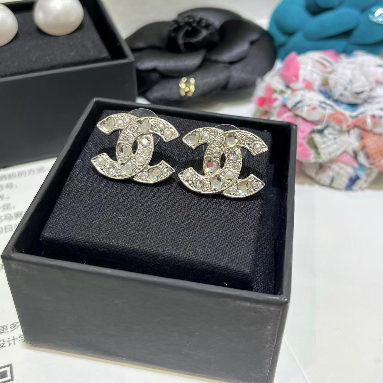 CHANE1 ダブルC ラインストーン イヤリング【50％割引+送料無料】