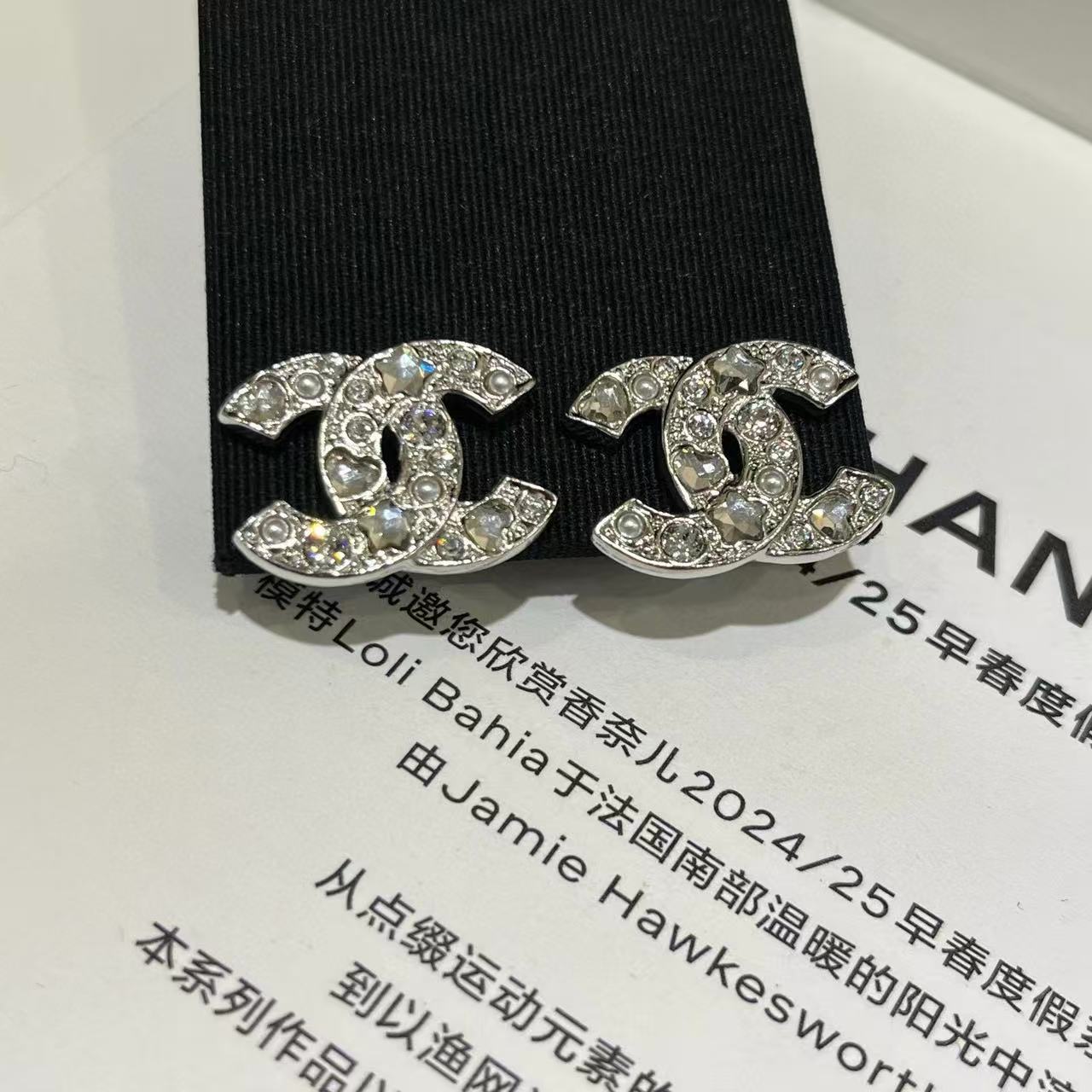 CHANE1 ダブルC ラインストーン イヤリング【50％割引+送料無料】