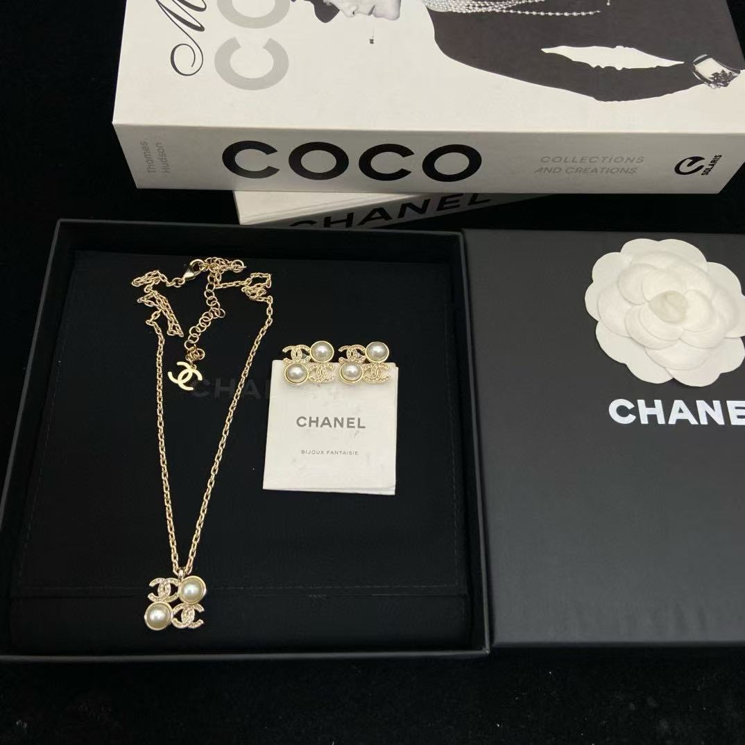 CHANE1 ダブルCパールイヤリング+ネックレス2点セット【50％割引+送料無料】