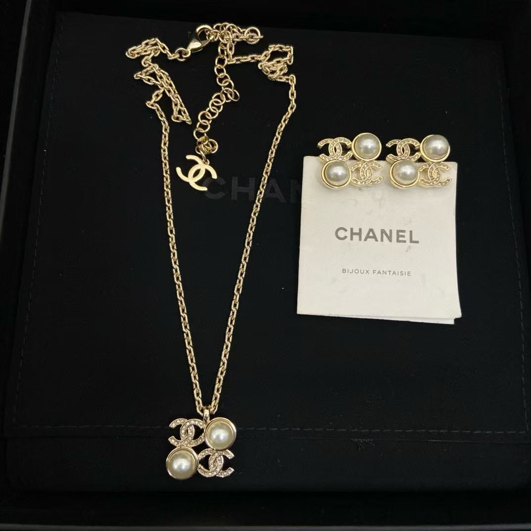 CHANE1 ダブルCパールイヤリング+ネックレス2点セット【50％割引+送料無料】
