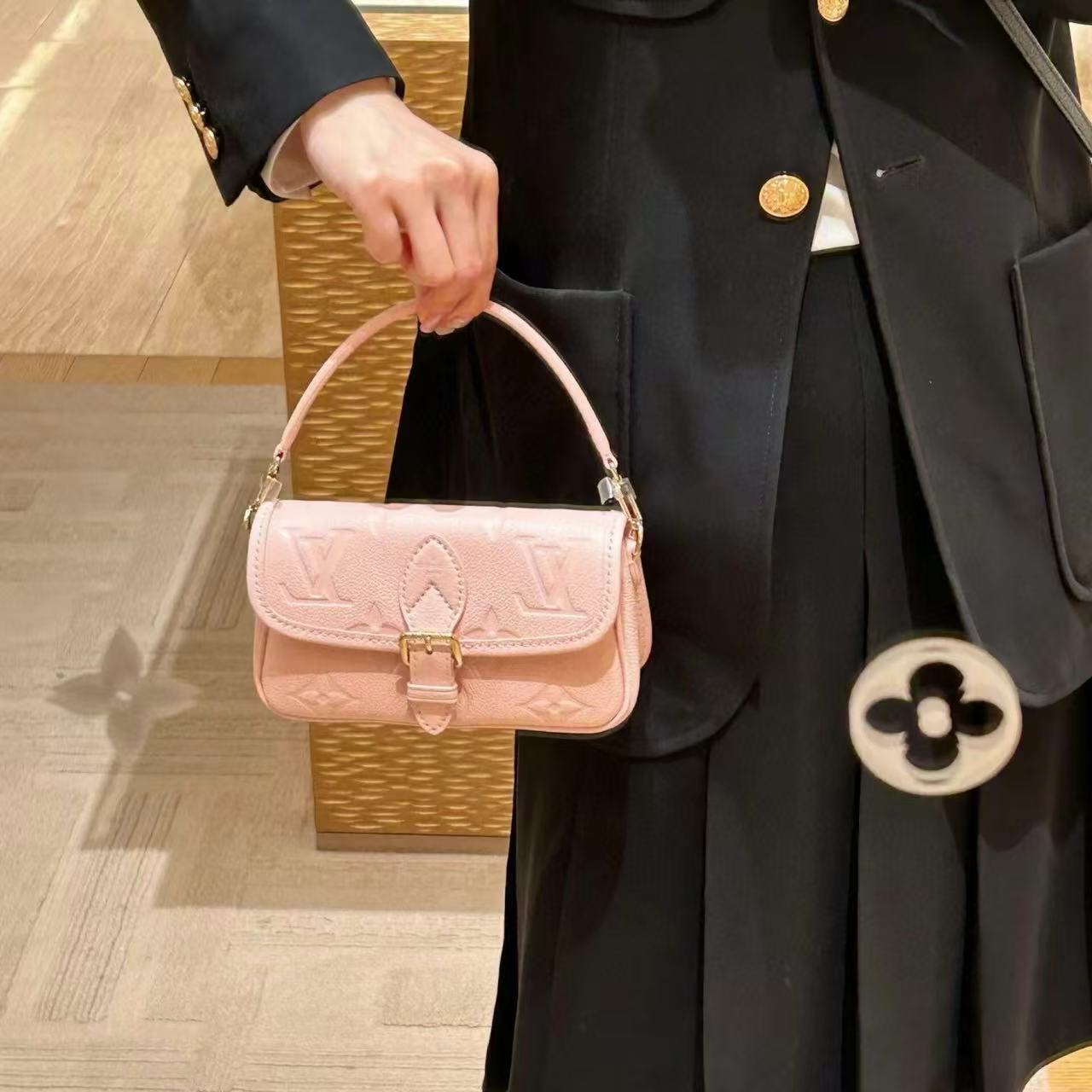 LVピンクのバゲットハンドバッグ【 50％割引+送料無料】