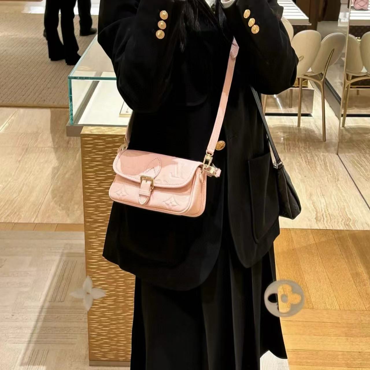 LVピンクのバゲットハンドバッグ【 50％割引+送料無料】