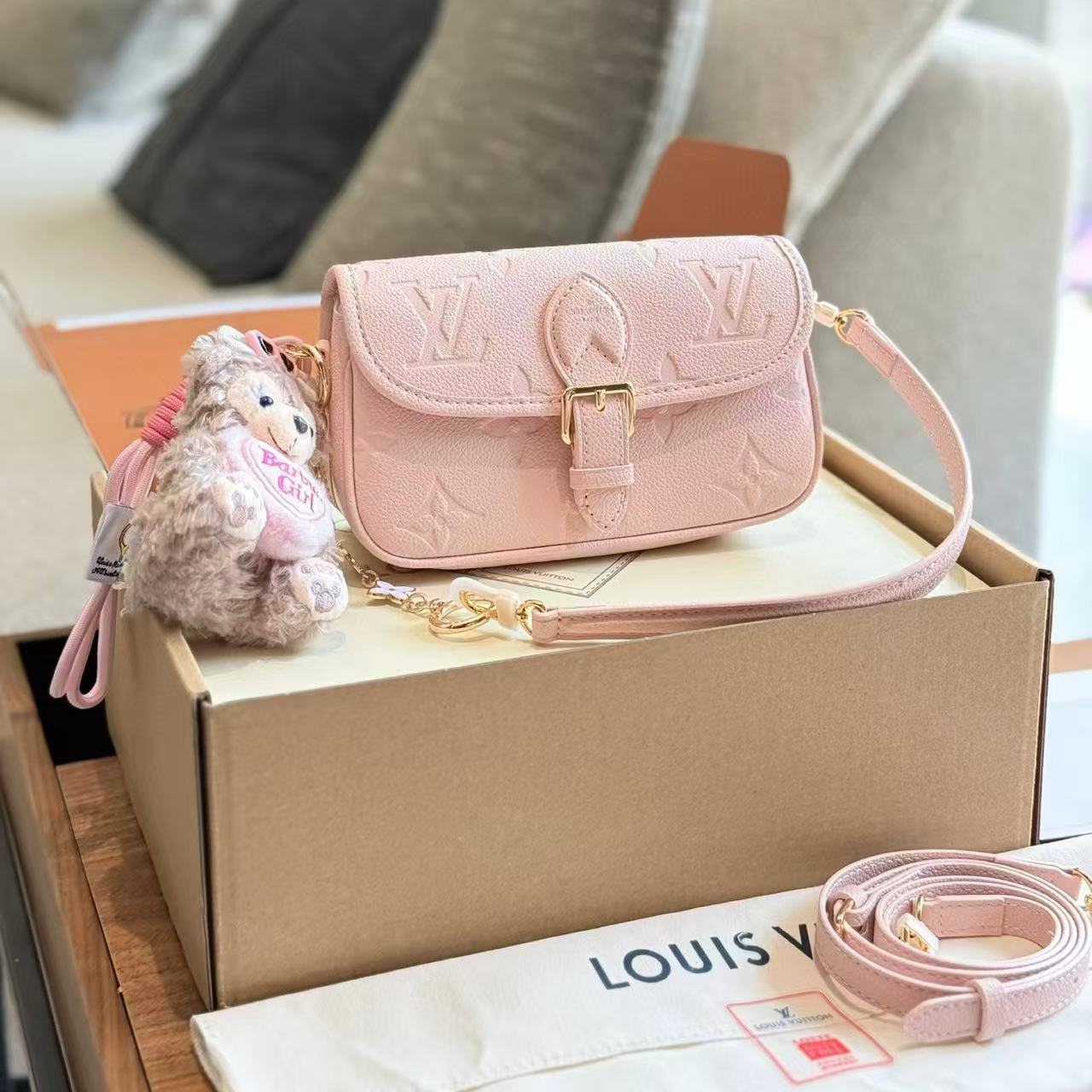 LVピンクのバゲットハンドバッグ【 50％割引+送料無料】