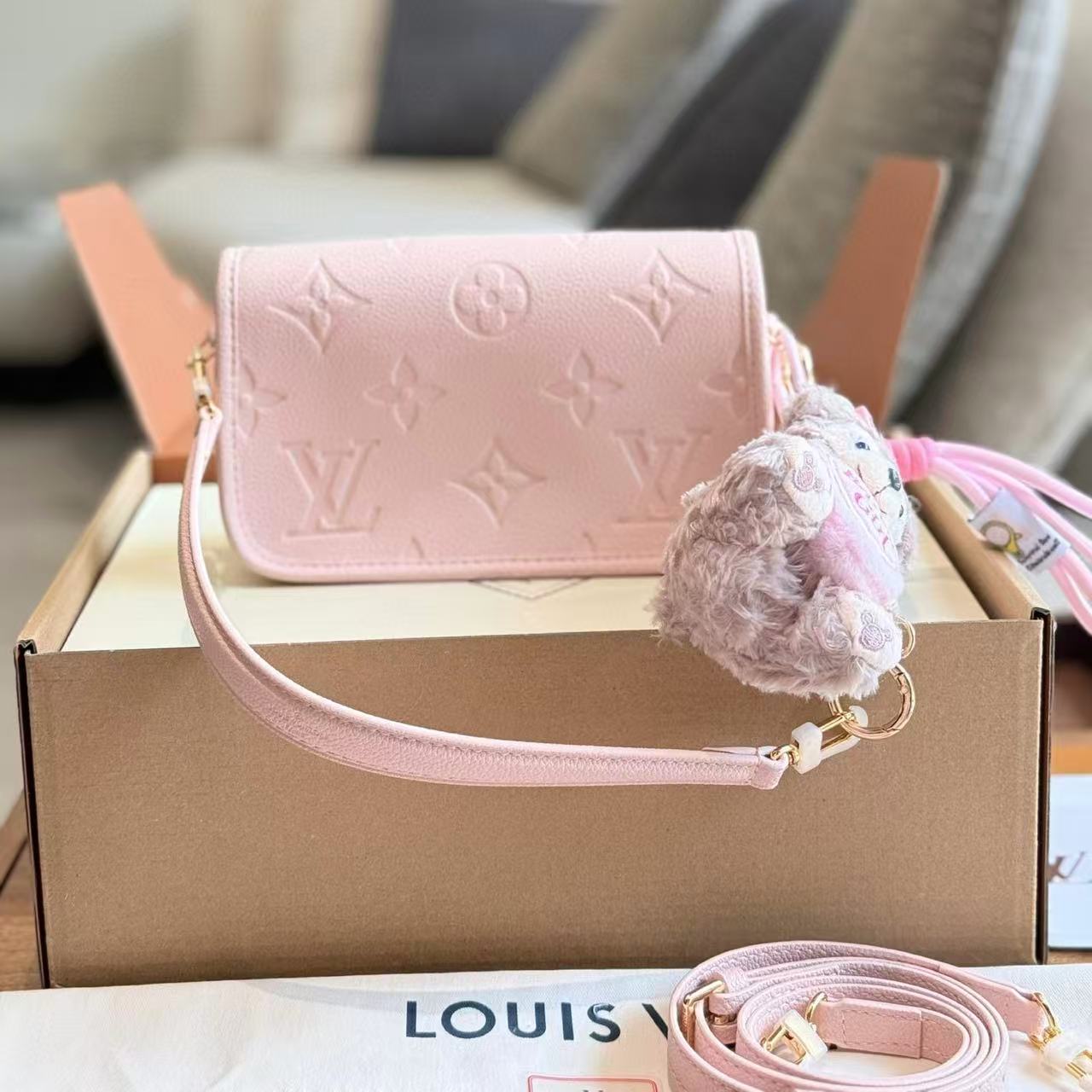 LVピンクのバゲットハンドバッグ【 50％割引+送料無料】