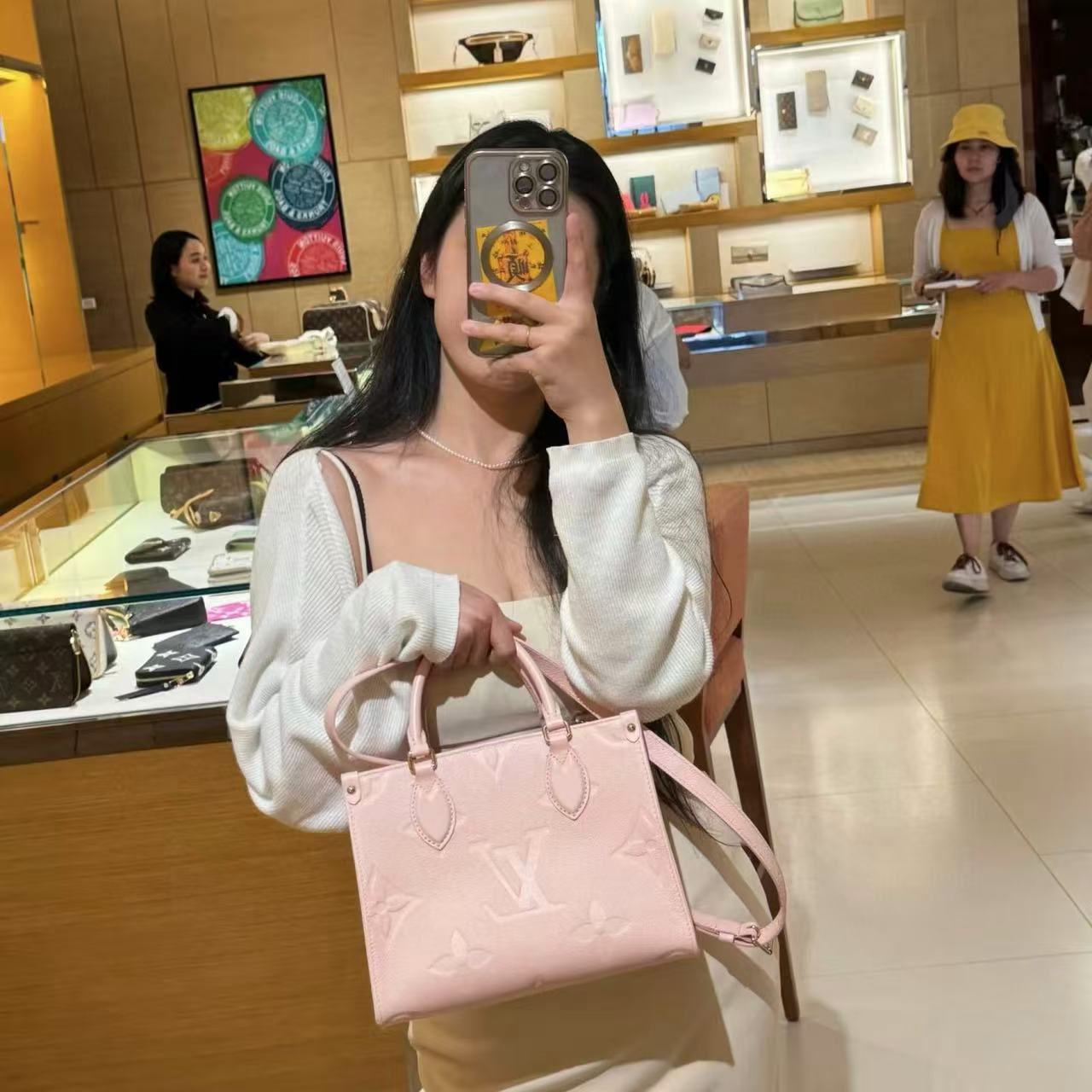 LV onthegoピンクのハンドバッグ【 50％割引+送料無料】