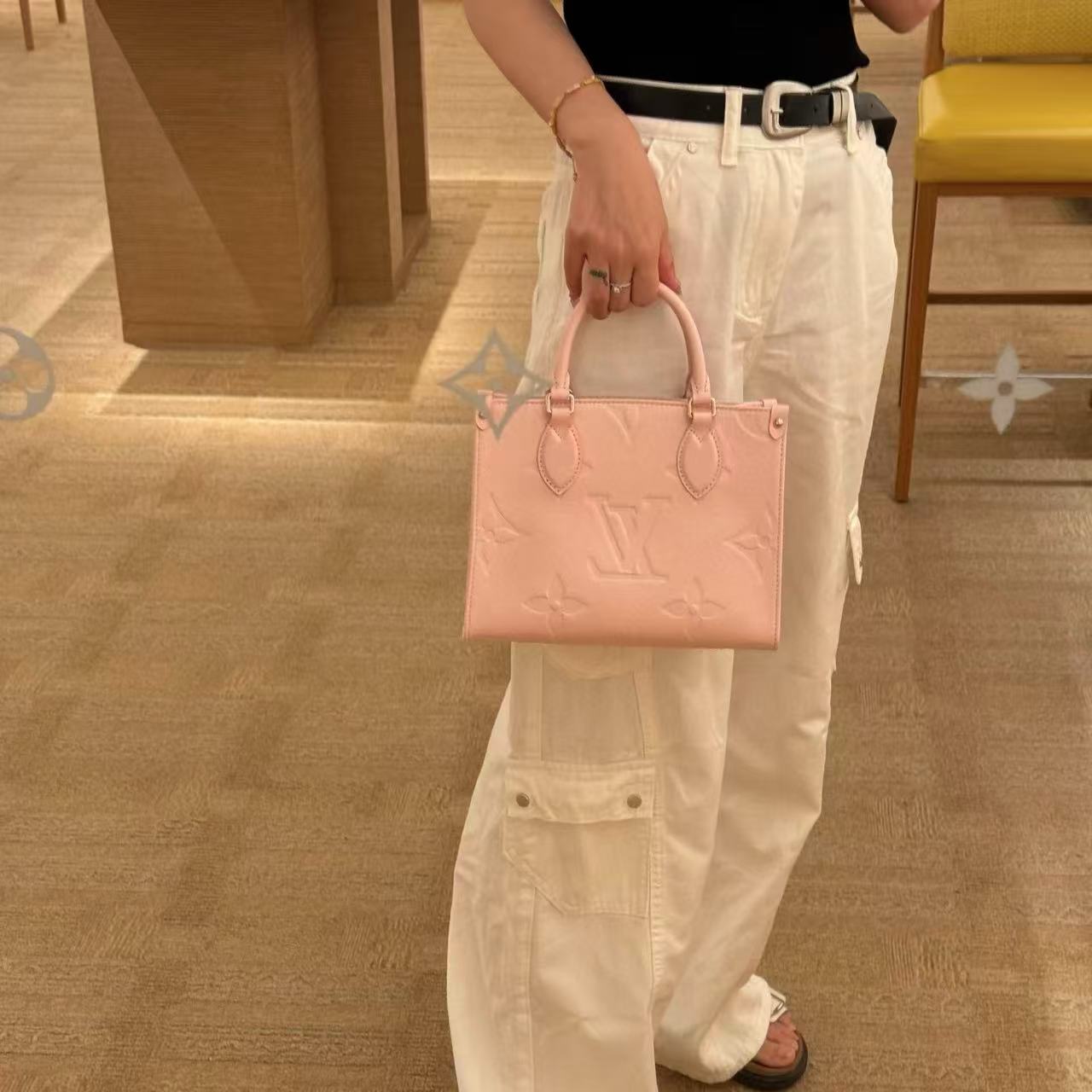 LV onthegoピンクのハンドバッグ【 50％割引+送料無料】