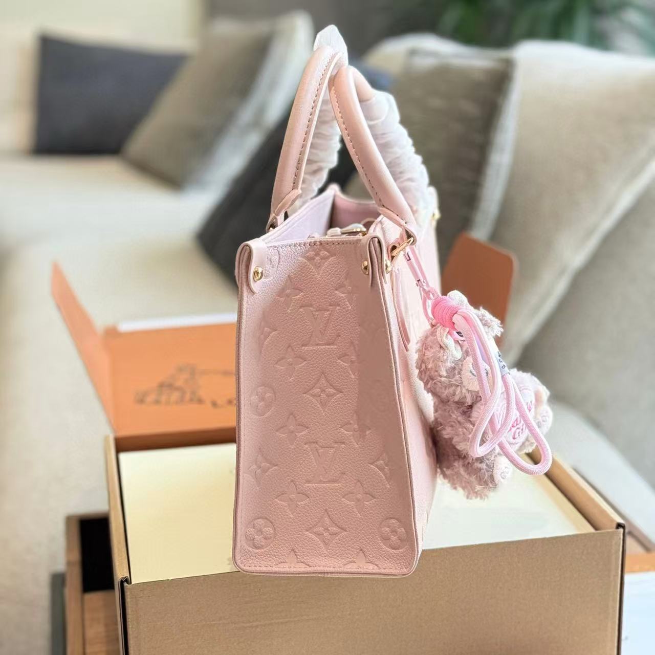 LV onthegoピンクのハンドバッグ【 50％割引+送料無料】