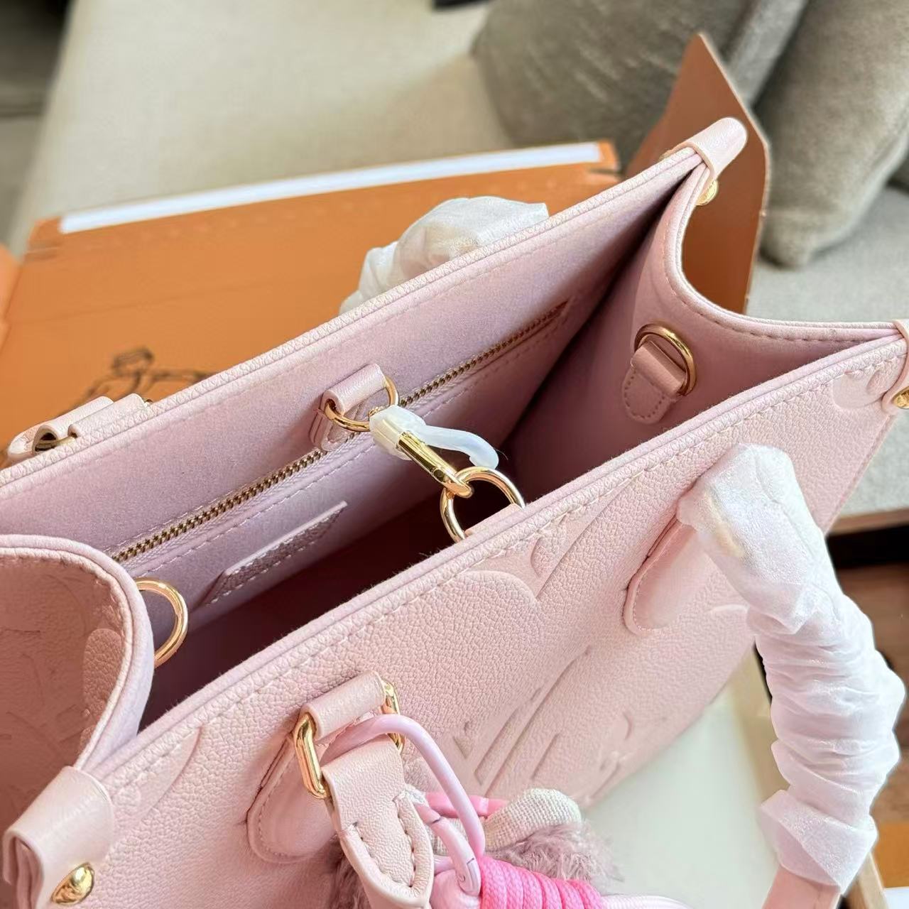 LV onthegoピンクのハンドバッグ【 50％割引+送料無料】